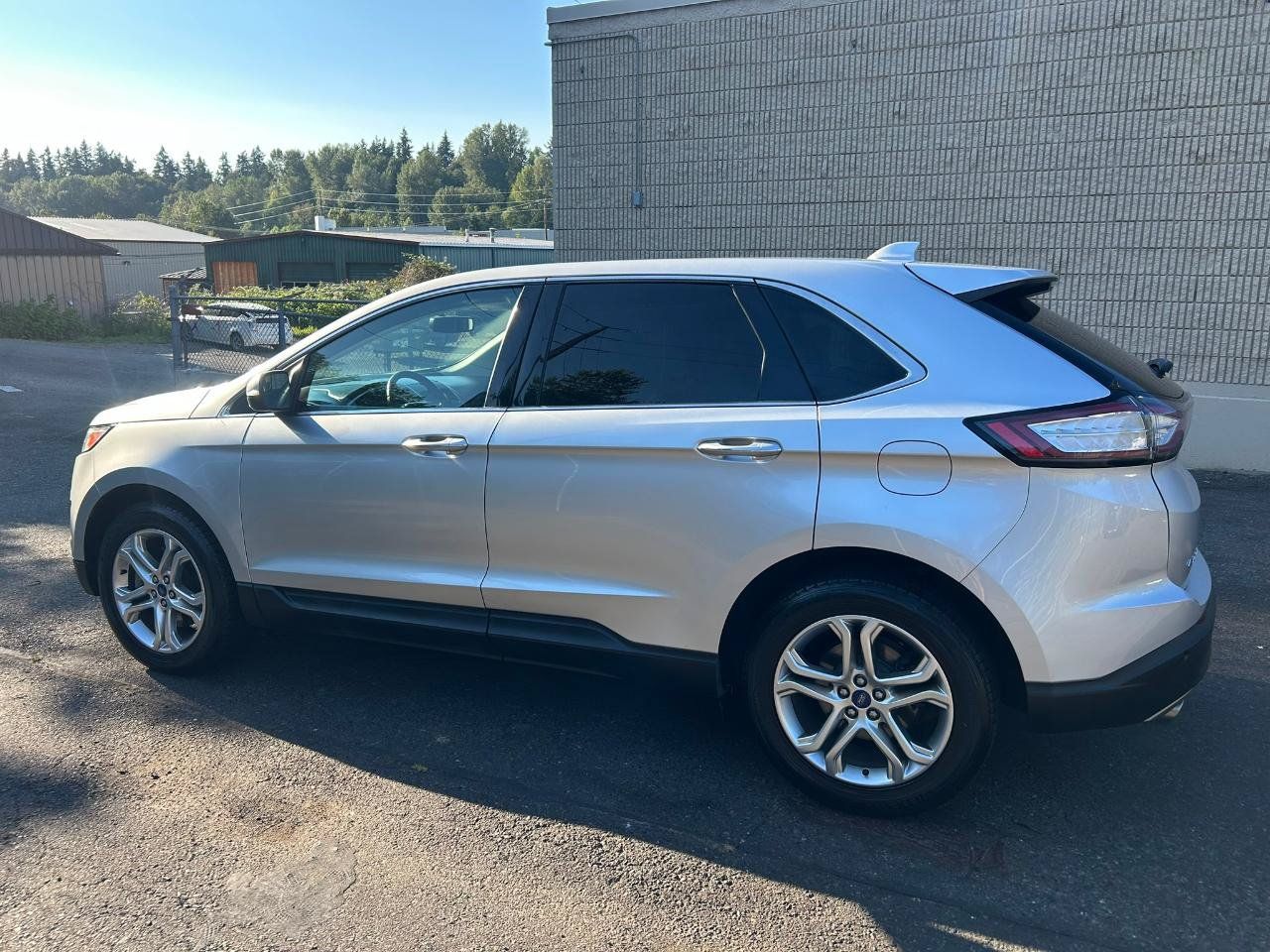 Used 2018 Ford Edge Titanium w/ Technology Package AWD/4WD image 8
