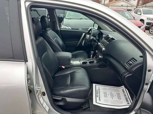 Used 2010 Toyota Highlander SE image 12