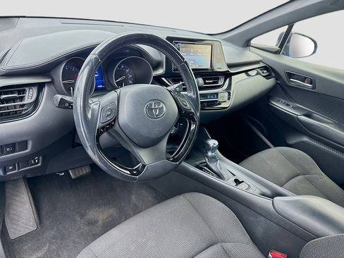 Used 2018 Toyota C-HR XLE image 7