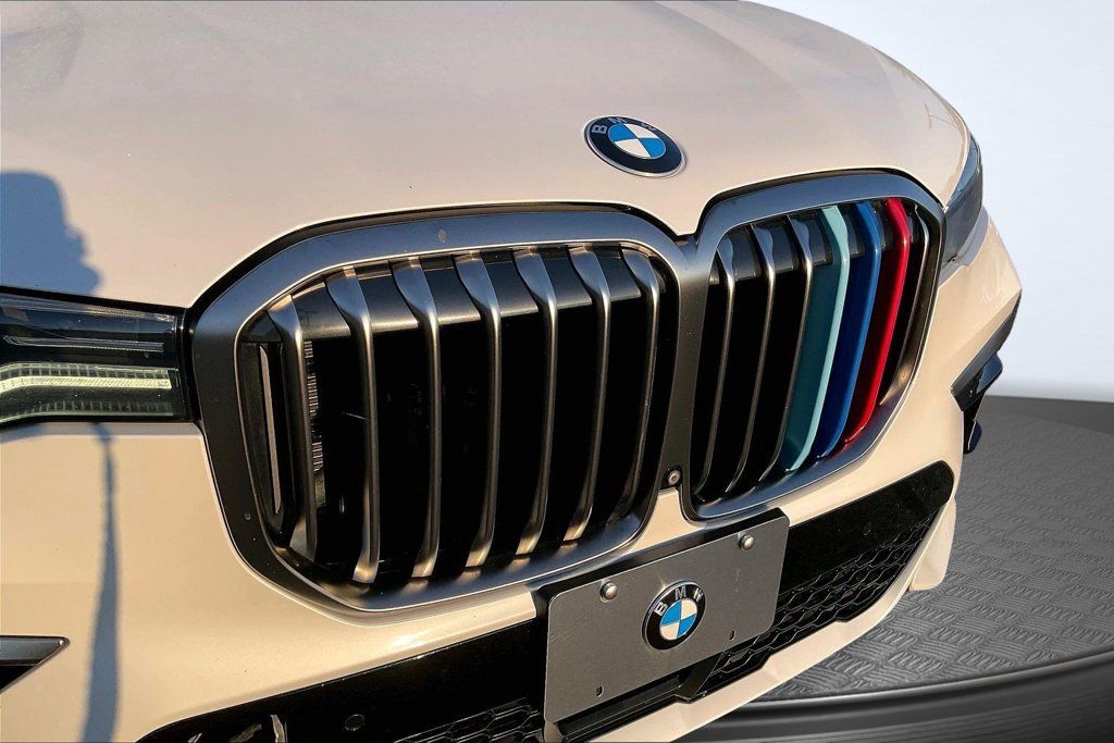 Used 2021 BMW X7 M50i AWD/4WD image 34