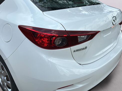 Used 2018 MAZDA MAZDA3 Sport image 38