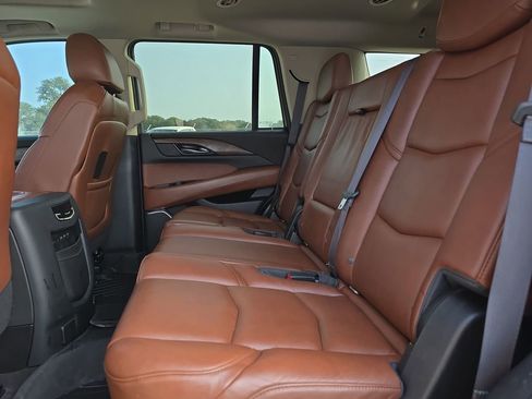 Used 2020 Cadillac Escalade Luxury image 15
