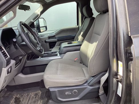 Used 2017 Ford F250 XLT w/ XLT Premium Package AWD/4WD image 5