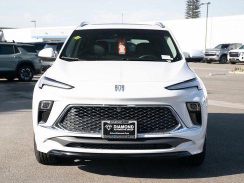 Used 2025 Buick Encore GX Avenir w/ Avenir Technology Package image 2
