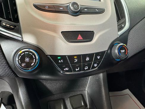 Used 2018 Chevrolet Cruze LS image 17
