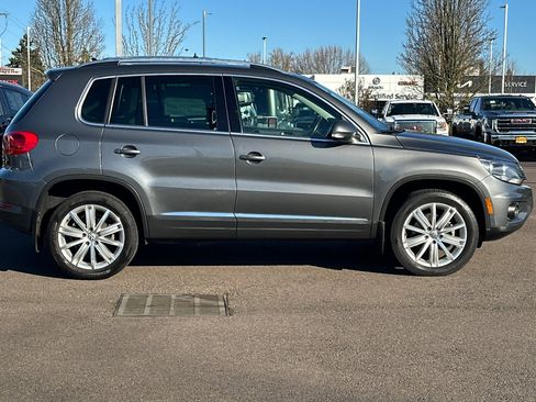 Used 2015 Volkswagen Tiguan SE image 3
