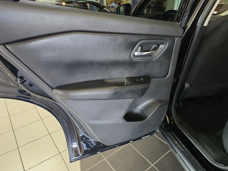 Used 2025 Nissan Rogue SV FWD image 10