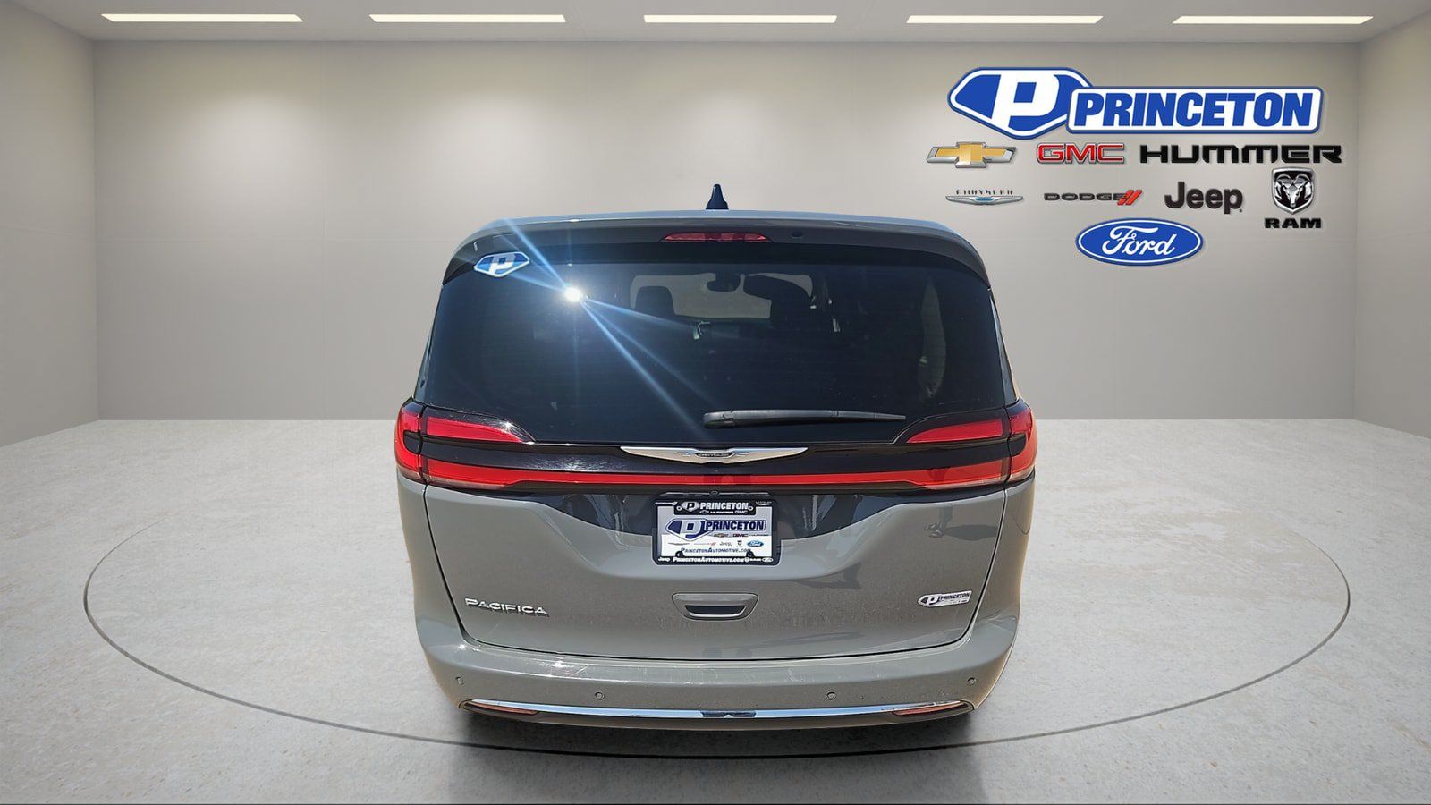 Used 2023 Chrysler Pacifica Touring-L FWD image 6