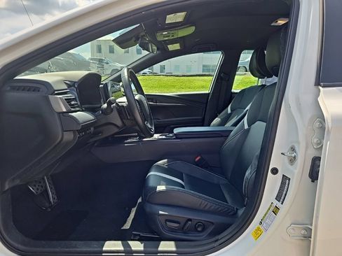 Used 2025 Toyota Camry SE FWD image 6