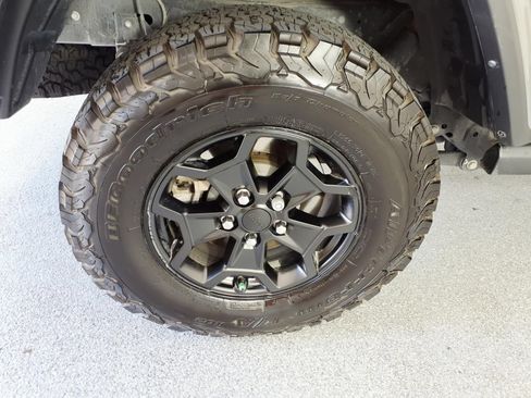 Used 2021 Jeep Gladiator Sport AWD/4WD image 6
