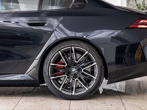 Used 2025 BMW M5 w/ Carbon Package image 7