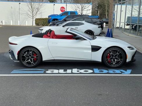 Used 2021 Aston Martin V8 Vantage Roadster image 46