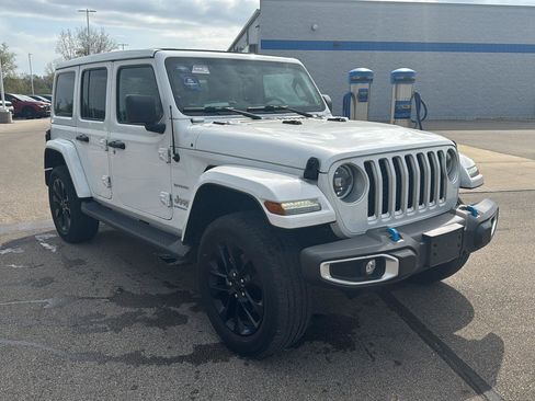 Used 2023 Jeep Wrangler Sahara w/ Cold Weather Group AWD/4WD image 7
