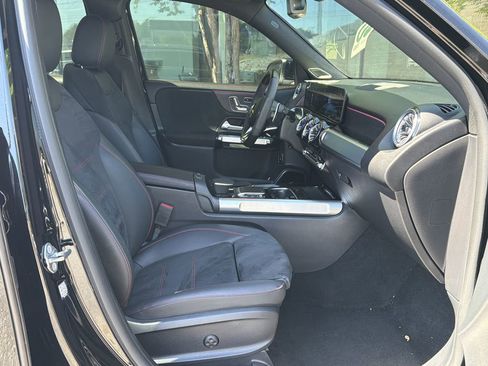 Used 2022 Mercedes-Benz GLB 35 AMG 4MATIC image 13