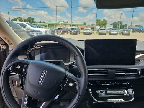 Used 2023 Lincoln Corsair Reserve w/ Equipment Group 202A AWD/4WD image 10