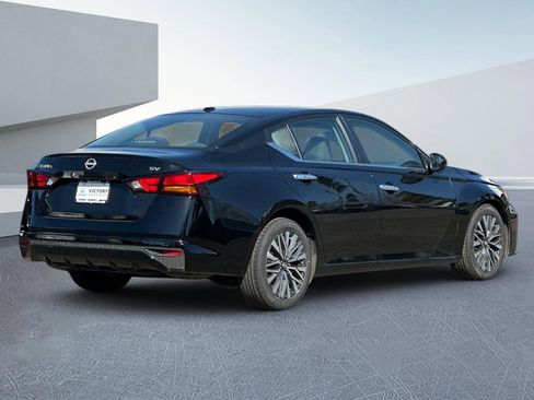 Used 2023 Nissan Altima 2.5 SV image 4