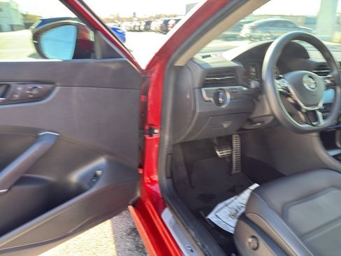 Used 2020 Volkswagen Passat 2.0T R-Line image 10