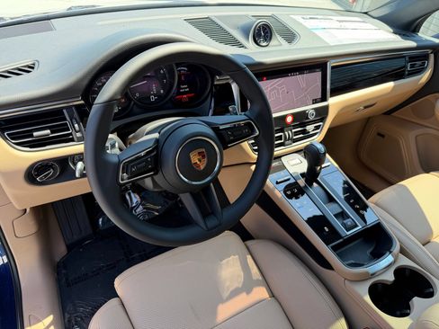 Used 2026 Porsche Macan AWD/4WD image 4