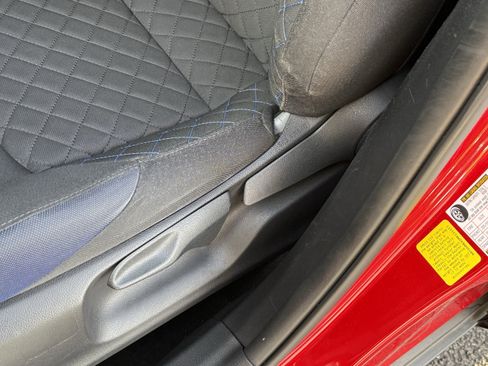 Used 2021 Toyota C-HR XLE image 23