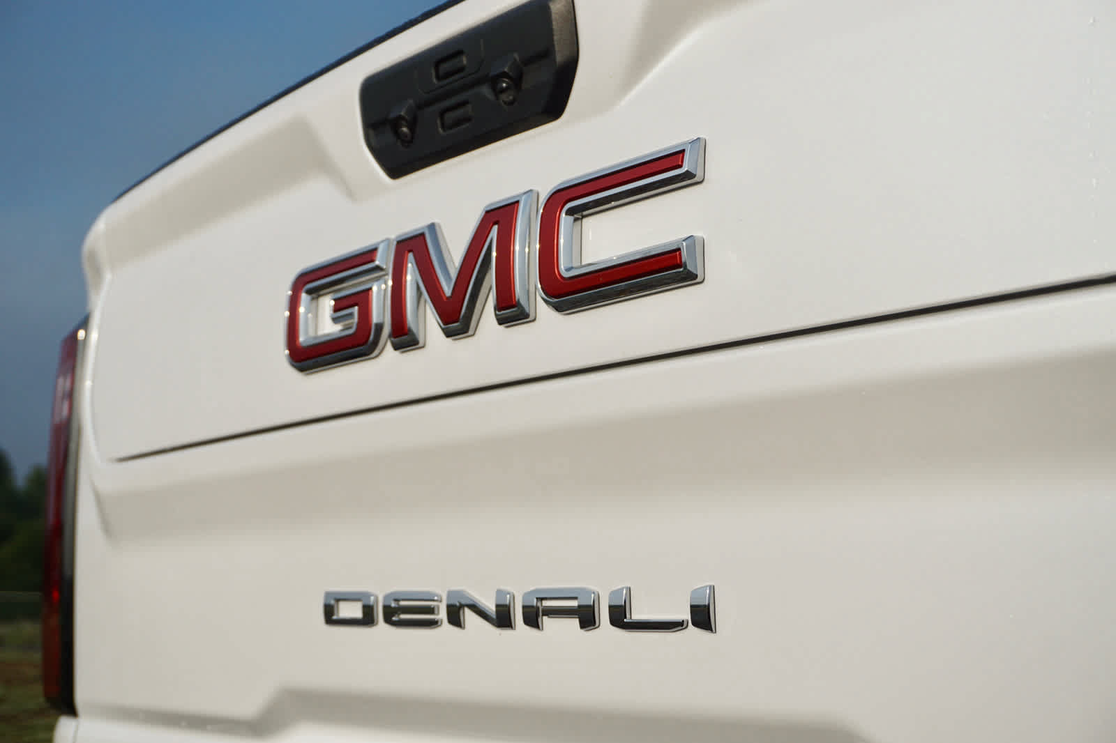 Used 2025 GMC Sierra 2500 Denali w/ Denali Reserve Package AWD/4WD image 43