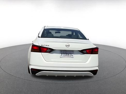 Used 2025 Nissan Altima 2.5 SV FWD image 12
