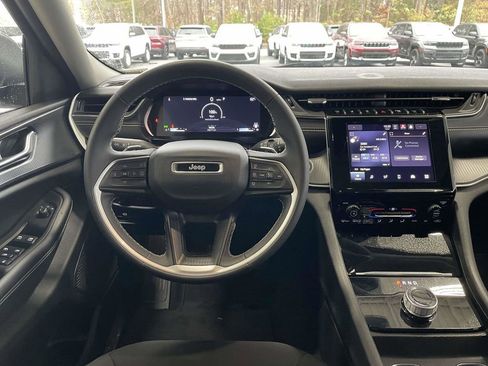 Used 2024 Jeep Grand Cherokee L Laredo image 21