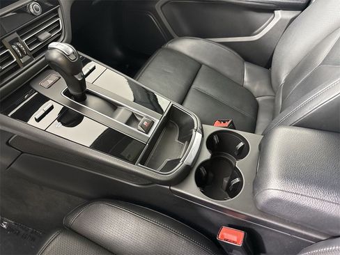 Certified 2023 Porsche Macan Turbo image 32