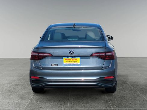 Used 2024 Volkswagen Jetta SE image 4