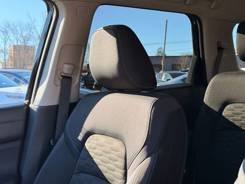 Used 2025 Nissan Pathfinder SV image 30