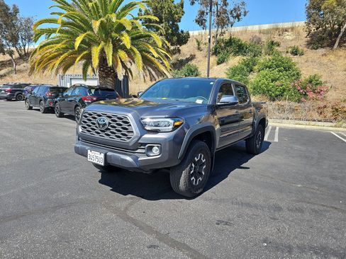 Used 2023 Toyota Tacoma TRD Off-Road w/ Black Out Package (TMS) AWD/4WD image 3