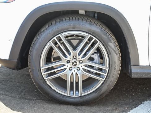 Used 2024 Mercedes-Benz GLS 450 4MATIC image 9