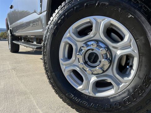 Used 2025 Ford F250 XLT w/ FX4 Off-Road Package image 11