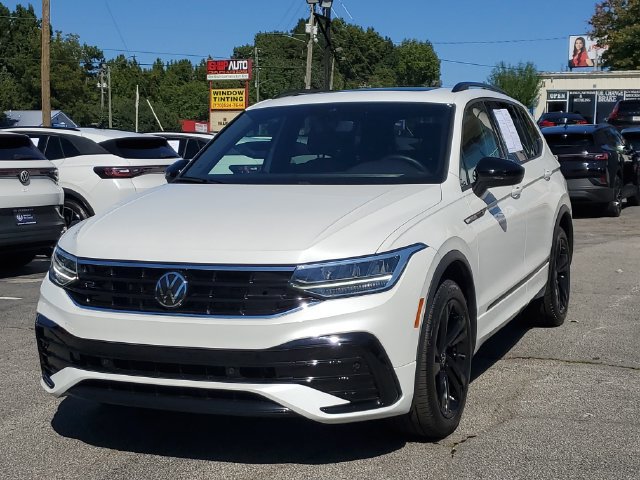 Certified 2024 Volkswagen Tiguan SE R-Line FWD image 37