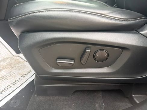 Used 2021 Ford Explorer XLT w/ Equipment Group 202A AWD/4WD image 10