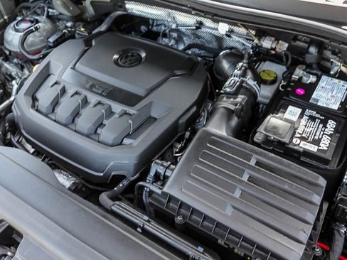 Used 2023 Volkswagen Tiguan SE R-Line image 29