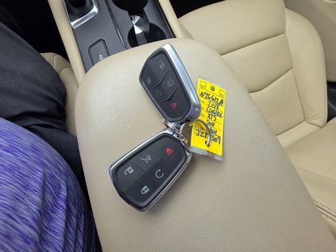 Used 2018 Cadillac XT5 Luxury w/ Driver Awareness Package FWD image 25