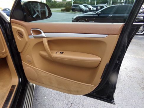 Used 2005 Porsche Cayenne S image 39
