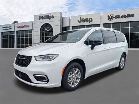 New 2026 Chrysler Pacifica Select image 9