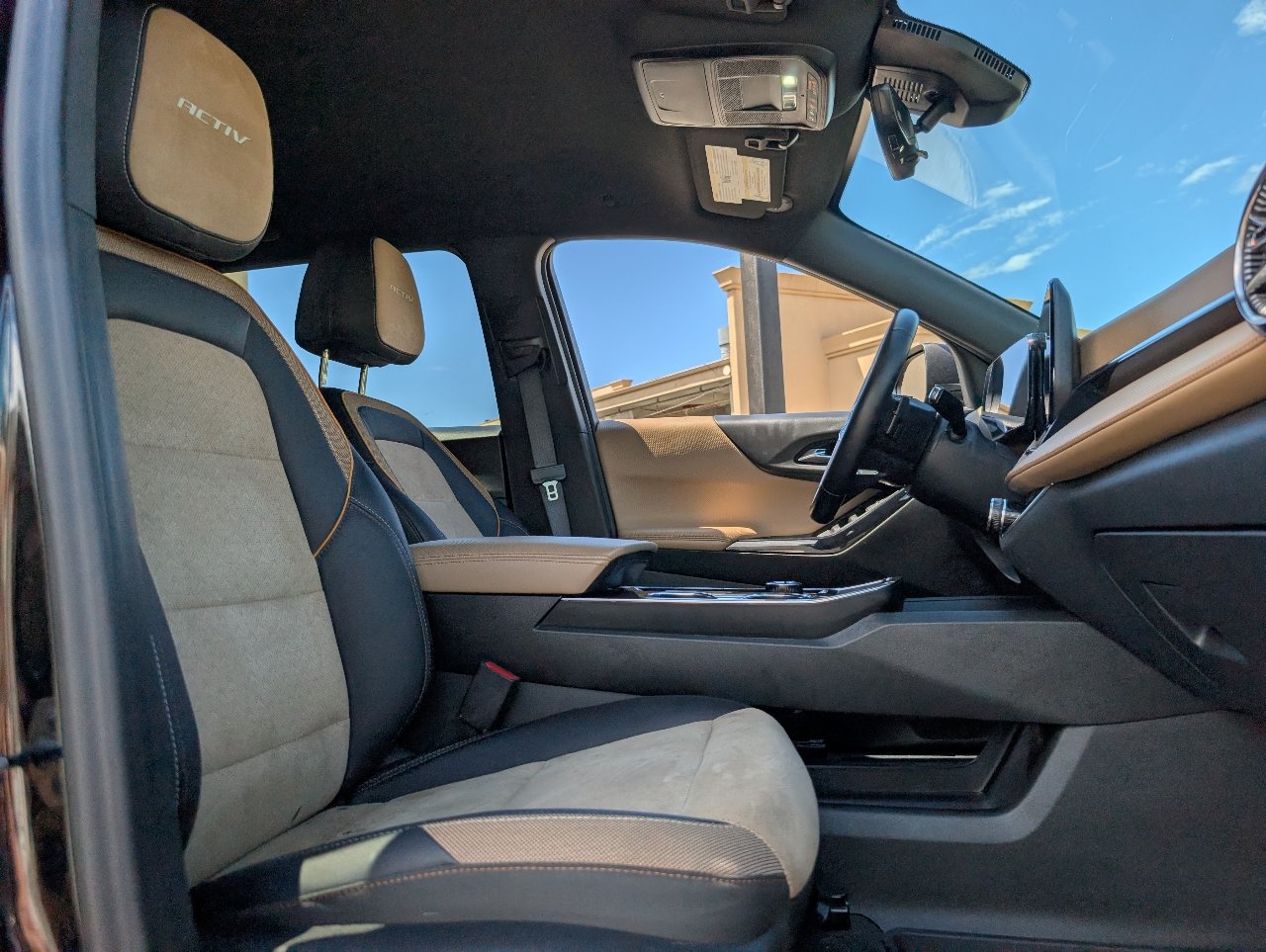 Used 2026 Chevrolet Equinox ACTIV w/ Safety and Technology Package AWD/4WD image 8