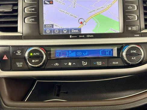 Used 2019 Toyota Highlander XLE image 16