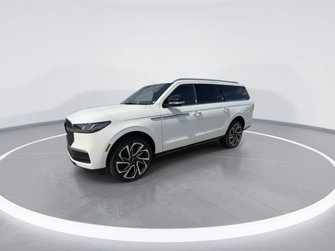 New 2026 Lincoln Navigator L Reserve AWD/4WD image 4