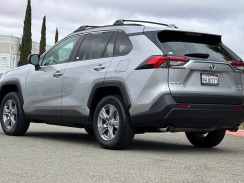 Used 2022 Toyota RAV4 LE AWD/4WD image 6