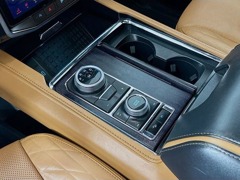 Used 2023 Ford Expedition Max Platinum image 16