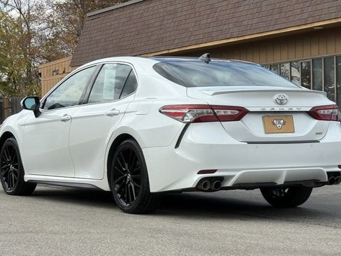 Used 2018 Toyota Camry XSE image 3