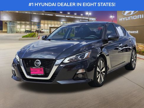 Used 2019 Nissan Altima 2.5 SV FWD image 2