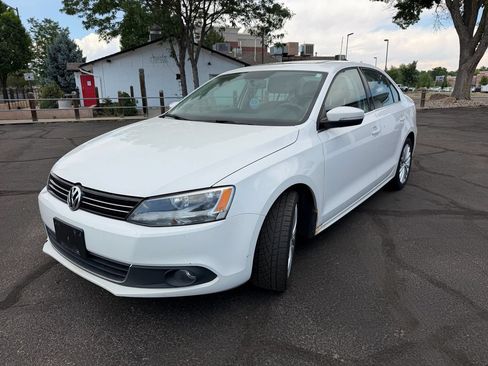 Used 2013 Volkswagen Jetta SEL FWD image 4