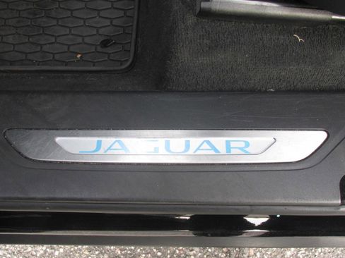 Used 2019 Jaguar F-PACE Premium image 35