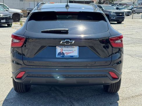 New 2026 Chevrolet Trax LT w/ Midnight Edition FWD image 5