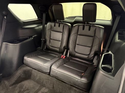 Used 2018 Ford Explorer Platinum AWD/4WD image 17