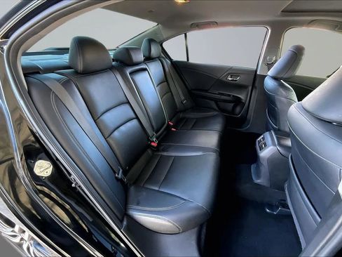Used 2017 Honda Accord Touring image 22